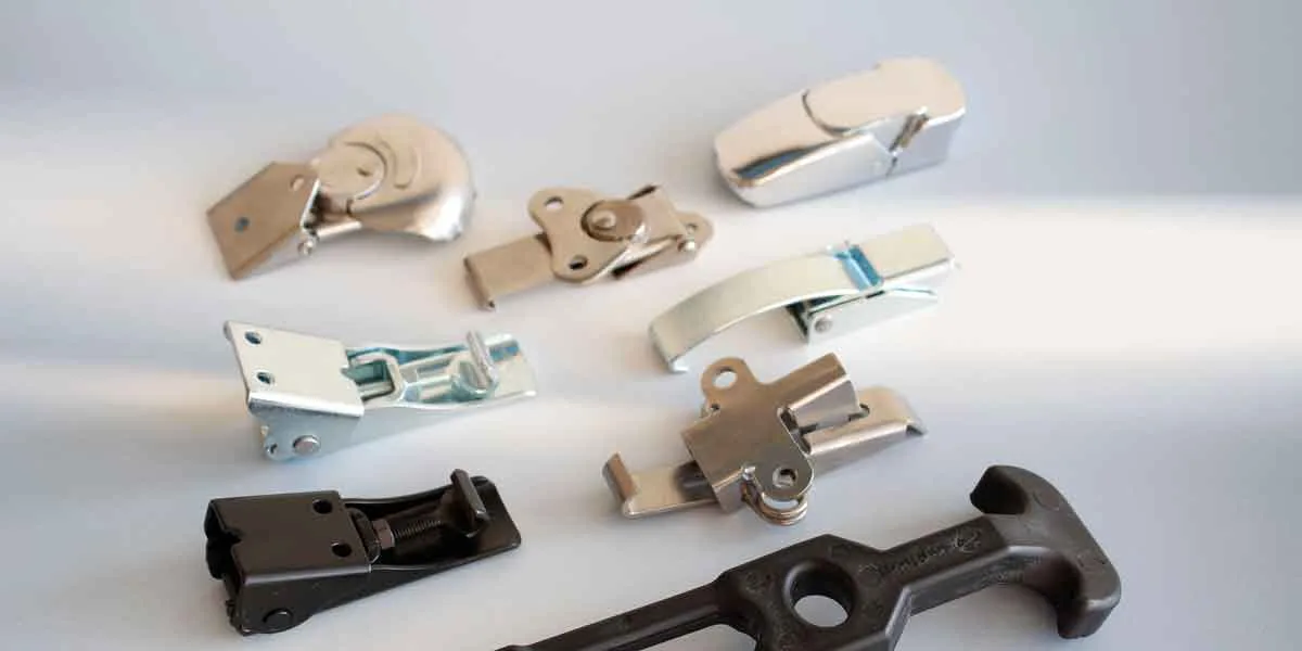 Draw Latch vs Toggle Latch: How to Choose for Industrial Enclosures