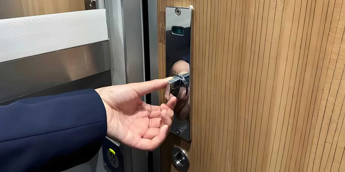 SecuriLock Rotary Latches Pass Rail Door System Validation and Enter Volume Supply